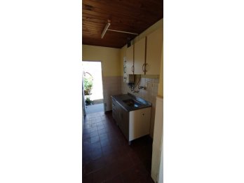 EN VENTA- CASA 2 HABITACIONES EN CALLE GRECIA ZONA STA LUCIA
