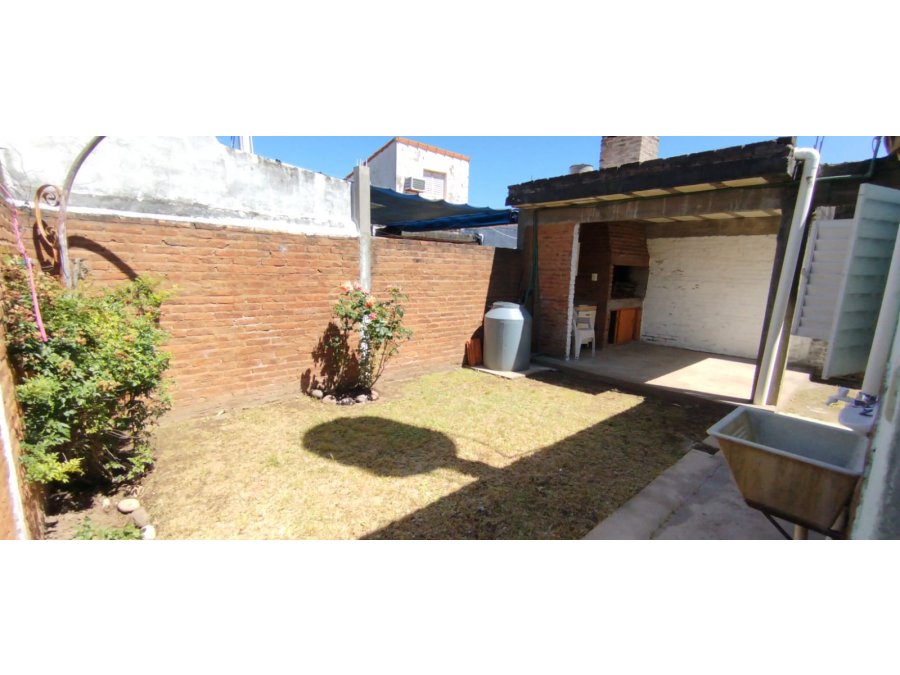 EN VENTA- CASA 2 HABITACIONES EN CALLE GRECIA ZONA STA LUCIA
