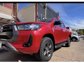 Hilux impecable permuto y financio