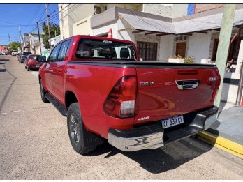 Hilux impecable permuto y financio