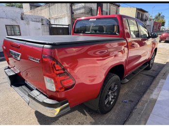 Hilux impecable permuto y financio