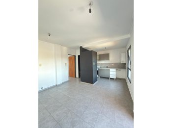 VENDO DEPARTAMENTO CON COCHERA - URUGUAY Y LA RIOJA
