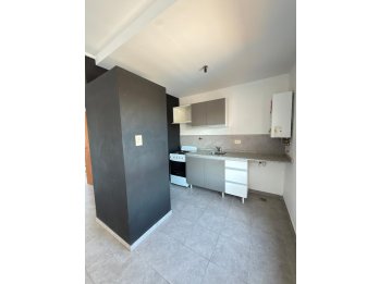 VENDO DEPARTAMENTO CON COCHERA - URUGUAY Y LA RIOJA