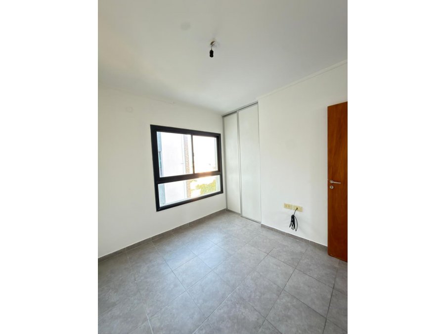 VENDO DEPARTAMENTO CON COCHERA - URUGUAY Y LA RIOJA
