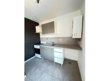 Se vende departamento en calle Uruguay y La Rioja.