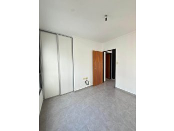 Se vende departamento en calle Uruguay y La Rioja.