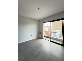 Se vende departamento en calle Uruguay y La Rioja.