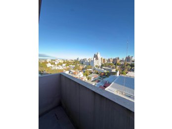 Se vende departamento en calle Uruguay y La Rioja.