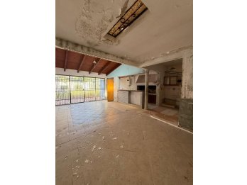 OPORTUNIDAD PARA INVERSORES!! CASA CALLE SALTA