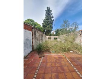 OPORTUNIDAD PARA INVERSORES!! CASA CALLE SALTA