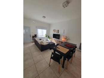 CASA EN VENTA — FUNCIONAL, CALLE LOS ROBLES