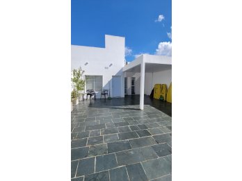 CASA EN VENTA — FUNCIONAL, CALLE LOS ROBLES