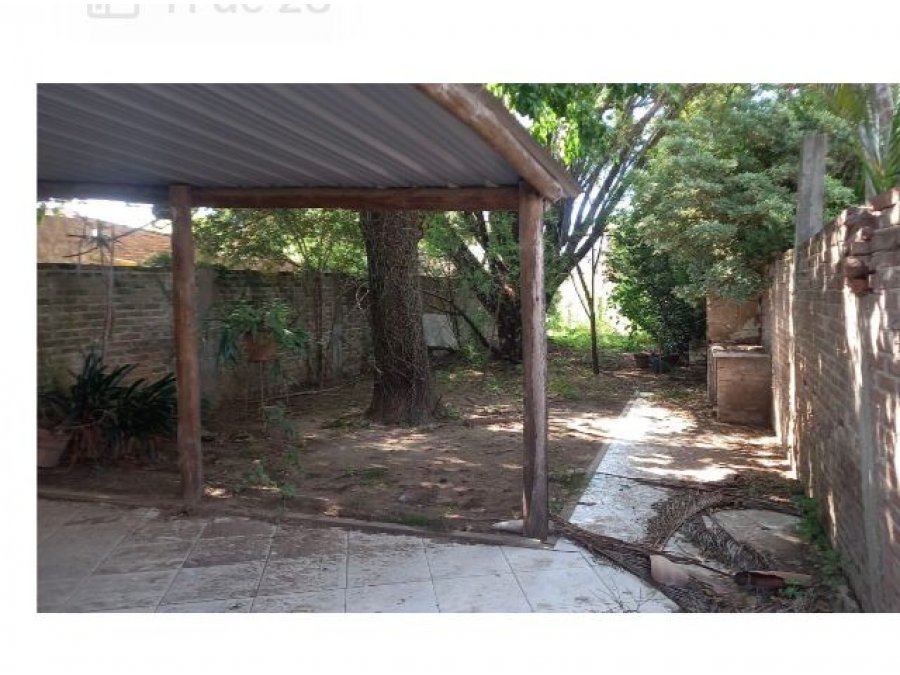 CASA A RECICLAR CON GRAN TERRENO AV MONTIEL