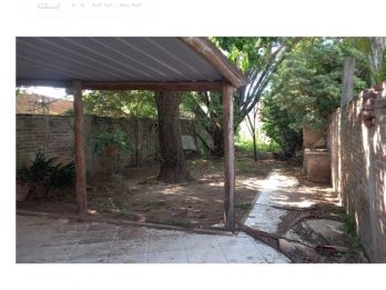 CASA A RECICLAR CON GRAN TERRENO AV MONTIEL