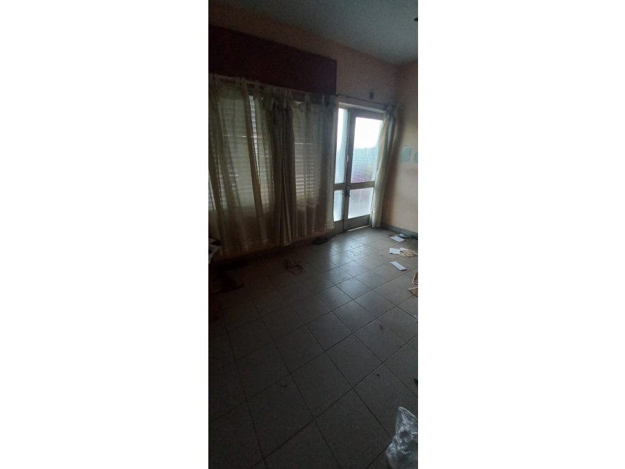CASA A RECICLAR CON GRAN TERRENO AV MONTIEL