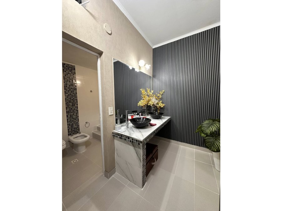 VENDO HERMOSA CASA NUEVA ZONA THOMPSON