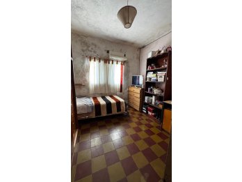 En venta - Casa 2 dormitorios Calle Larramendi  U$D45.000