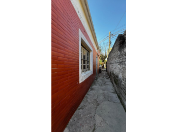 En venta - Casa 2 dormitorios Calle Larramendi  U$D45.000