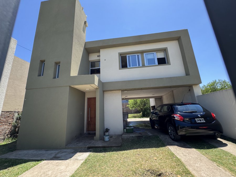 VENTA – Casa 2 dormitorios con gran patio | Barrio Lomas del