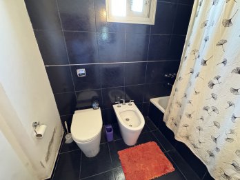 VENTA – Casa 2 dormitorios con gran patio | Barrio Lomas del