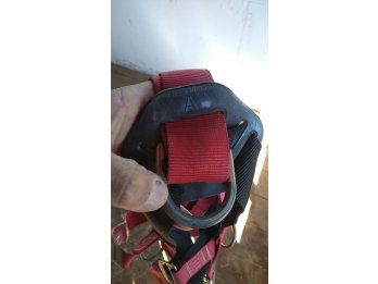 Vendo 2 arneses de seguridad anticaidas + 1 cinturon liniero