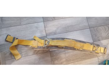 Vendo 2 arneses de seguridad anticaidas + 1 cinturon liniero