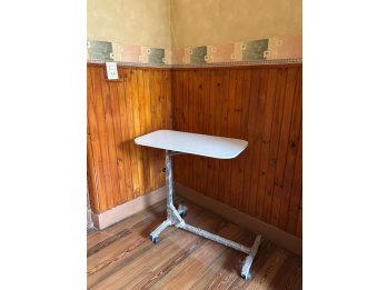 Mesa de arrime regulable