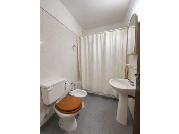 Se vende lindo departamento en calle 25 de Mayo.