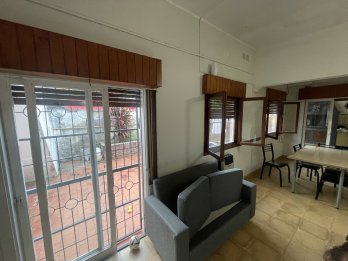 VENDO - Casa 2 dormitorios con patio y cochera APTA CRÉDITO