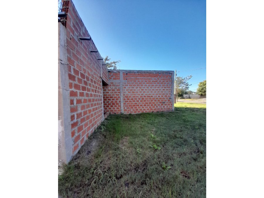 VIVIENDA EN CONSTRUCCIÓN CON AMPLIO TERRENO EN VENTA