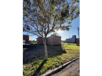 VIVIENDA EN CONSTRUCCIÓN CON AMPLIO TERRENO EN VENTA