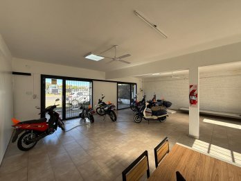 Vendo salon comercial en terreno de 1200m2 Av.Almafuerte
