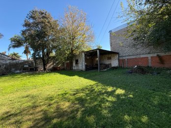 Vendo salon comercial en terreno de 1200m2 Av.Almafuerte