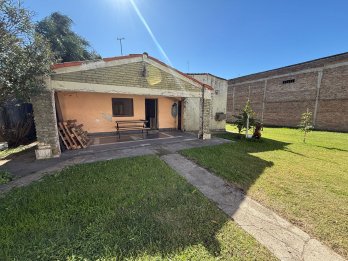 Vendo salon comercial en terreno de 1200m2 Av.Almafuerte