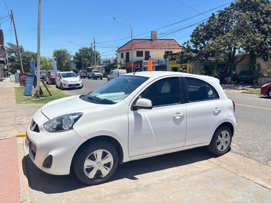 Vendo Nissan March!!!!