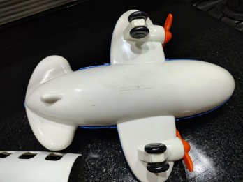 Vendo avión y tobogán TOPI de toptoys