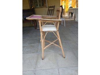 Silla alta de mimbre para bebé