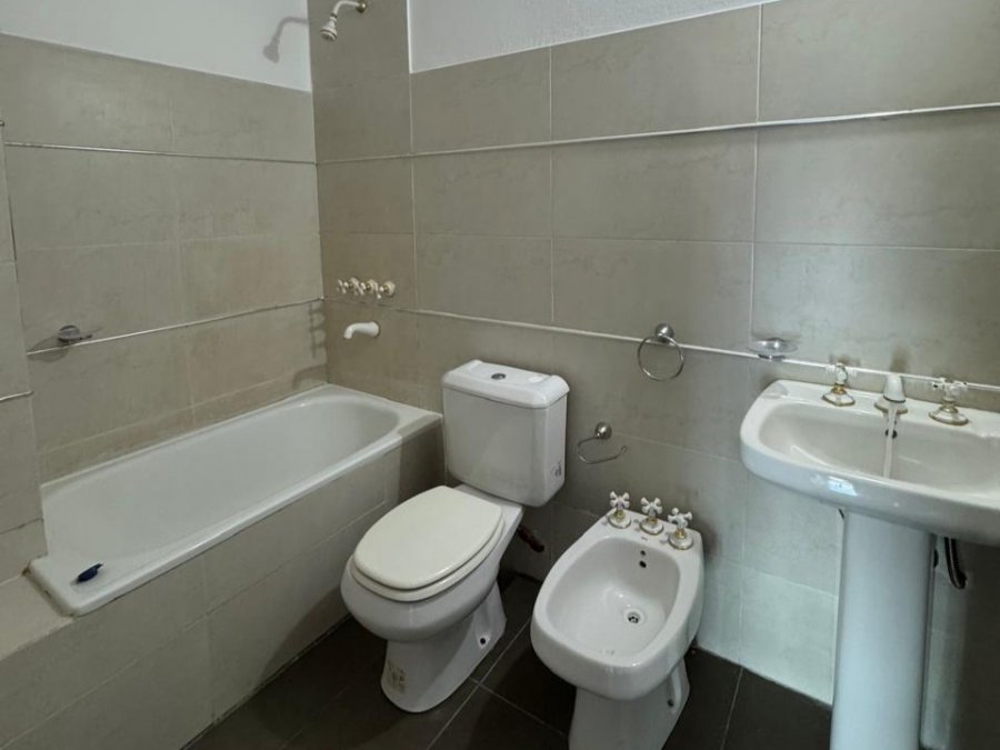 Alquiler monoambiente – Zona Santa Cruz y Urug