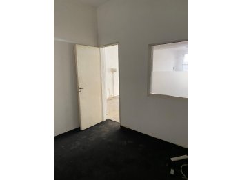 🏢 **CASA + 2 LOCALES EN VENTA – MICROCENTRO DE PARANÁ**