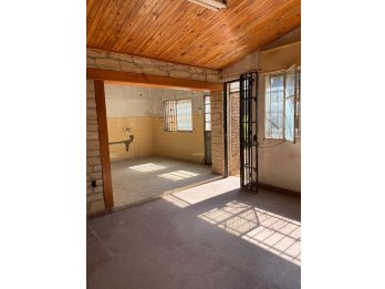 🏢 **CASA + 2 LOCALES EN VENTA – MICROCENTRO DE PARANÁ**