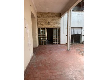 🏢 **CASA + 2 LOCALES EN VENTA – MICROCENTRO DE PARANÁ**