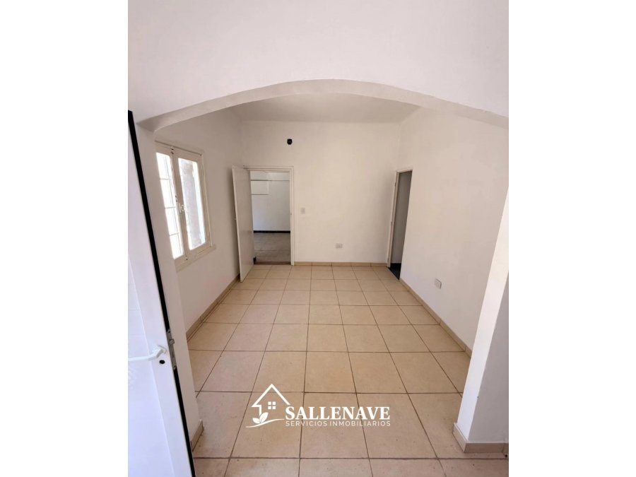 VENTA CASA RETASASA - 3 DORMITORIOS + COCHERA + FONDO