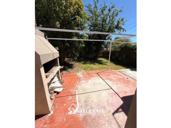 VENTA CASA RETASASA - 3 DORMITORIOS + COCHERA + FONDO