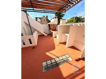 VENDO CASA CENTRICA 3 DOR + COCHERA + GRAN TERRAZA