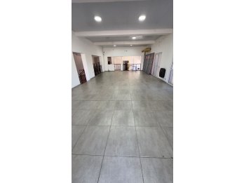 ALQUILO GRAN LOCAL COMERCIAL