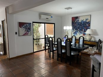 EN VENTA HERMOSA CASA DE 3 DORMITORIOS CON COCHERA, PISCINA