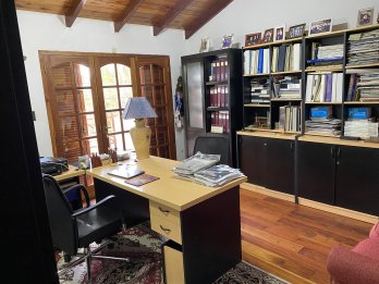 EN VENTA HERMOSA CASA DE 3 DORMITORIOS CON COCHERA, PISCINA