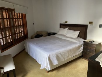EN VENTA HERMOSA CASA DE 3 DORMITORIOS CON COCHERA, PISCINA