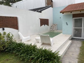 EN VENTA HERMOSA CASA DE 3 DORMITORIOS CON COCHERA, PISCINA