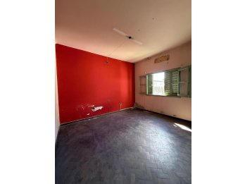 🏡 ** CASA + GALPÓN CON DOBLE ACCESO**